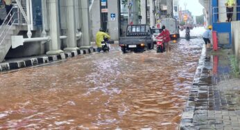 Banjir di Kelapa Gading: Kendaraan Mogok Akibat Menerobos